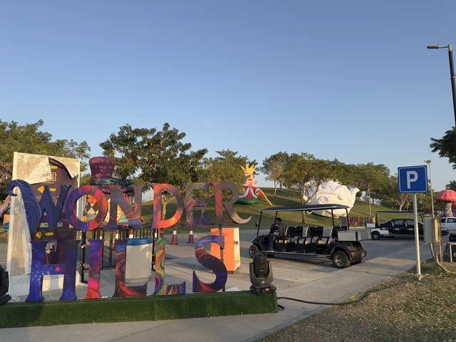 عربات التنقل فى فعاليات مهرجان تلال العجائب 2025 بمدينة الجبيل الصناعية بالمنطقة الشرقية ، أنشطة ترفيهية متنوعة ،معالم سياحية مشهورة