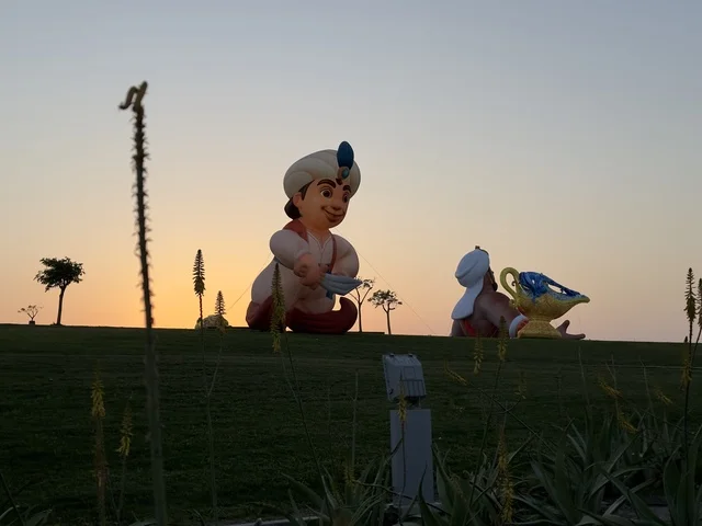 عروض تفاعلية ضوئية مبتكرة للعائلات والزوار، المجسمات المضيئة فى فعاليات مهرجان تلال العجائب 2025 بمدينة الجبيل الصناعية بالمنطقة الشرقية، فعاليات ترفيهية وتعليمية متنوعة ، وجهة سياحية للعائلات والزوار