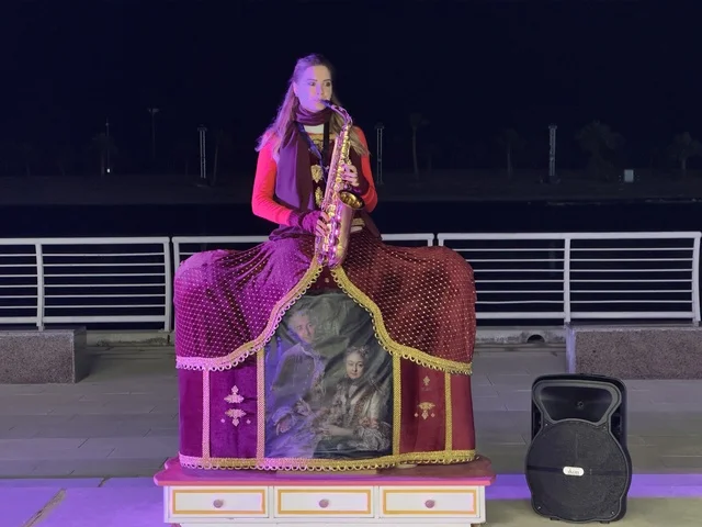 عروض تفاعلية ضوئية مبتكرة للعائلات والزوار، عازفة فى فعاليات مهرجان تلال العجائب 2025 بمدينة الجبيل الصناعية بالمنطقة الشرقية، فعاليات ترفيهية وتعليمية متنوعة ، وجهة سياحية للعائلات والزوار