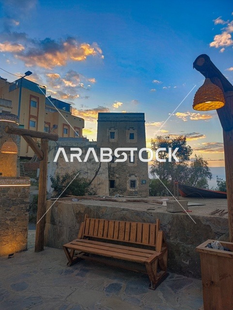 الهندسة الفنية المعمارية للعمارات الشعبية، المنازل المبنية على الطراز الطيني القديم، قرى وأحياء سكنية شعبية في المملكة العربية السعودية، المنازل القديمة التراثية لازالت شامخة بين الطبيعة في محافظة فيفاء بمنطقة جازان جنوب المملكة العربية السعودية