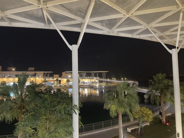 كوفى شوب راقي فى مجمع ذا موف بمدينة الجبيل الصناعية  في المنطقة الشرقية، وجهة ترفيهية عصرية، تجربة تسوق وترفيه متكاملة، مرافق حديثة للعائلات والشباب، أجواء نابضة بالحياة لعام ٢٠٢٥