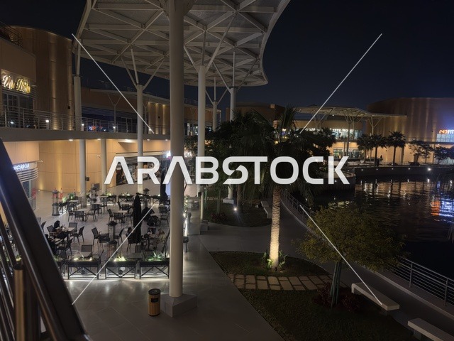 كوفى شوب راقي فى مجمع ذا موف بمدينة الجبيل الصناعية  في المنطقة الشرقية، وجهة ترفيهية عصرية، تجربة تسوق وترفيه متكاملة، مرافق حديثة للعائلات والشباب، أجواء نابضة بالحياة لعام ٢٠٢٥