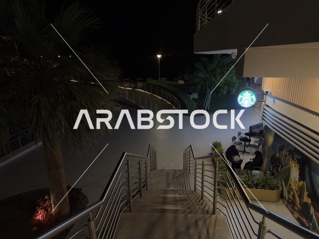 كوفى شوب راقي فى مجمع ذا موف بمدينة الجبيل الصناعية  في المنطقة الشرقية، وجهة ترفيهية عصرية، تجربة تسوق وترفيه متكاملة، مرافق حديثة للعائلات والشباب، أجواء نابضة بالحياة لعام ٢٠٢٥