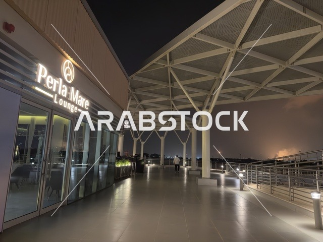 كوفى شوب راقي فى مجمع ذا موف بمدينة الجبيل الصناعية  في المنطقة الشرقية، وجهة ترفيهية عصرية، تجربة تسوق وترفيه متكاملة، مرافق حديثة للعائلات والشباب، أجواء نابضة بالحياة لعام ٢٠٢٥