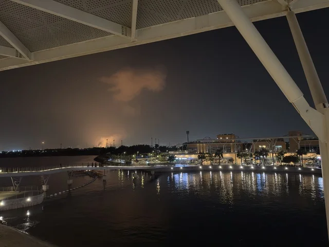 وجهة ترفيهية عصرية لكورنيش الجبيل ، مجمع ذا موف بمدينة الجبيل الصناعية  في المنطقة الشرقية، تجربة تسوق وترفيه متكاملة، مقاهي ومطاعم للعائلات والشباب، أجواء نابضة بالحياة لعام ٢٠٢٥