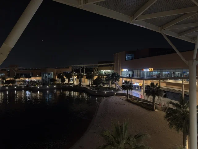 مقاهي ومطاعم للعائلات والشباب، وجهة ترفيهية عصرية لكورنيش الجبيل ، مجمع ذا موف بمدينة الجبيل الصناعية  في المنطقة الشرقية، تجربة تسوق وترفيه متكاملة، أجواء نابضة بالحياة لعام ٢٠٢٥