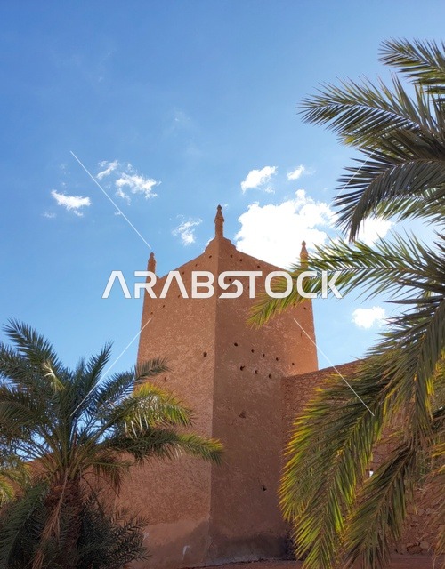 الصروح والقلاع الحجرية، سلسة الجبال والتكوينات والتشكيلات الصخرية في وقت النهار، الطبيعة الصحراويه في الأماكن السياحية الأثرية المشهورة, البنية الطبيعية من الصخور في المملكة العربية السعودية