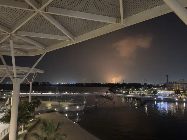 ممشي فى مجمع ذا موف بمدينة الجبيل الصناعية  في المنطقة الشرقية، تجربة تسوق وترفيه متكاملة،  وجهة ترفيهية عصرية لكورنيش الجبيل ، مقاهي ومطاعم للعائلات والشباب، أجواء نابضة بالحياة لعام ٢٠٢٥