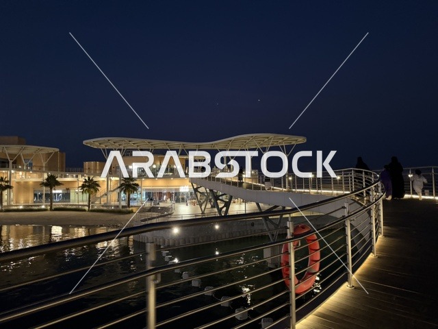 ممشي فى مجمع ذا موف بمدينة الجبيل الصناعية  في المنطقة الشرقية، تجربة تسوق وترفيه متكاملة،  وجهة ترفيهية عصرية لكورنيش الجبيل ، مقاهي ومطاعم للعائلات والشباب، أجواء نابضة بالحياة لعام ٢٠٢٥