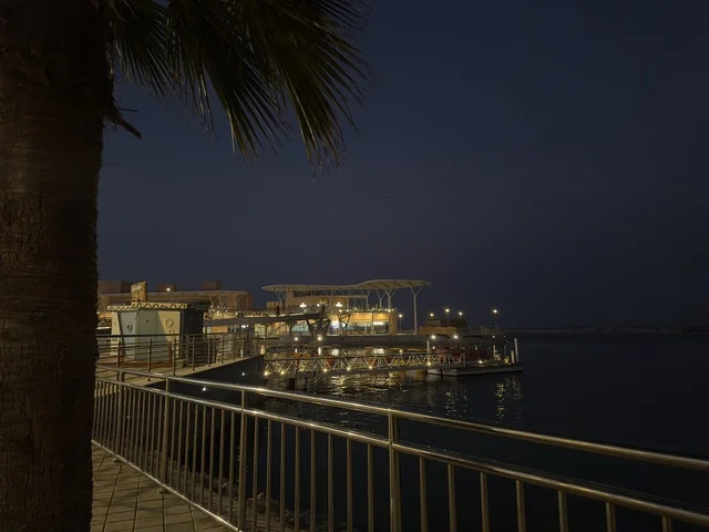 أجواء نابضة بالحياة لعام ٢٠٢٥ ، مقاهي ومطاعم للعائلات والشباب، ممشي فى مجمع ذا موف بمدينة الجبيل الصناعية  في المنطقة الشرقية، تجربة تسوق وترفيه متكاملة،  وجهة ترفيهية عصرية لكورنيش الجبيل