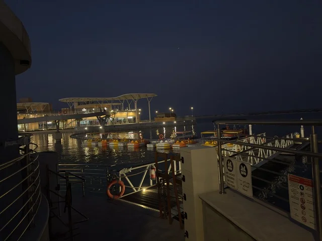 أجواء نابضة بالحياة لعام ٢٠٢٥ ، مقاهي ومطاعم للعائلات والشباب، ممشي فى مجمع ذا موف بمدينة الجبيل الصناعية  في المنطقة الشرقية، تجربة تسوق وترفيه متكاملة،  وجهة ترفيهية عصرية لكورنيش الجبيل