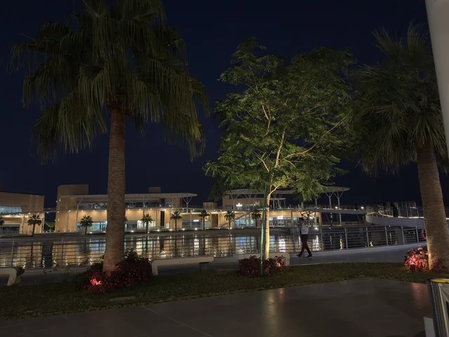 أجواء نابضة بالحياة لعام ٢٠٢٥ ، مقاهي ومطاعم للعائلات والشباب، ممشي فى مجمع ذا موف بمدينة الجبيل الصناعية  في المنطقة الشرقية، تجربة تسوق وترفيه متكاملة،  وجهة ترفيهية عصرية لكورنيش الجبيل