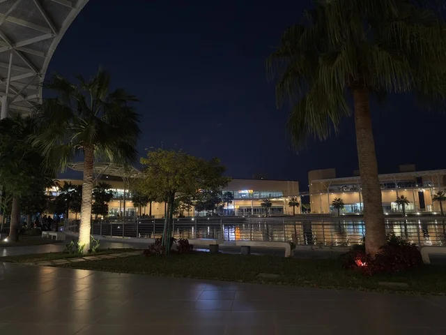 معلم ترفيهي وتجاري متكامل، مجمع ذا موف بمدينة الجبيل الصناعية  في المنطقة الشرقية، وجهة ترفيهية عصرية لكورنيش الجبيل ، مقاهي ومطاعم للعائلات والشباب، أجواء نابضة بالحياة لعام ٢٠٢٥