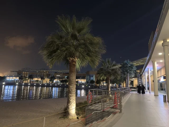 معلم ترفيهي وتجاري متكامل، مجمع ذا موف بمدينة الجبيل الصناعية  في المنطقة الشرقية، وجهة ترفيهية عصرية لكورنيش الجبيل ، مقاهي ومطاعم للعائلات والشباب، أجواء نابضة بالحياة لعام ٢٠٢٥