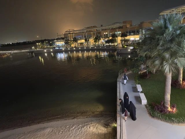 معلم ترفيهي وتجاري متكامل، مجمع ذا موف بمدينة الجبيل الصناعية  في المنطقة الشرقية، وجهة ترفيهية عصرية لكورنيش الجبيل ، مقاهي ومطاعم للعائلات والشباب، أجواء نابضة بالحياة لعام ٢٠٢٥