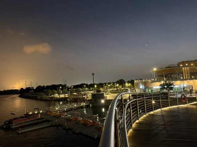 A modern entertainment destination for the Jubail Corniche, a promenade in The Move complex in the city of Jubail Industrial in the Eastern Province, a complete recreational and commercial landmark, cafes and restaurants for families and youth, a vibrant atmosphere for 2025.