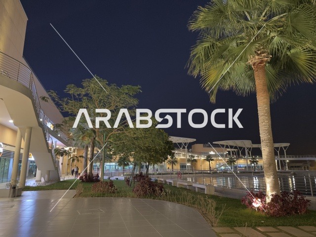 وجهة ترفيهية عصرية لكورنيش الجبيل ، ممشي فى مجمع ذا موف بمدينة الجبيل الصناعية  في المنطقة الشرقية، معلم ترفيهي وتجاري متكامل، مقاهي ومطاعم للعائلات والشباب، أجواء نابضة بالحياة لعام ٢٠٢٥