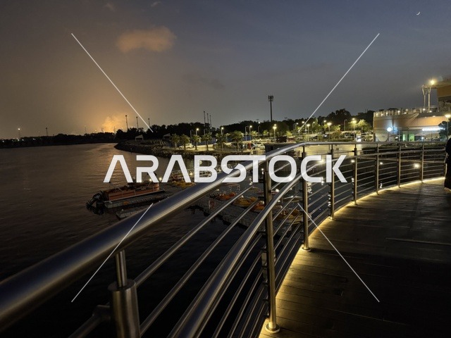 ممشي فى مجمع ذا موف بمدينة الجبيل الصناعية  في المنطقة الشرقية، معلم ترفيهي وتجاري متكامل، مقاهي ومطاعم للعائلات والشباب، وجهة ترفيهية عصرية لكورنيش الجبيل ،أجواء نابضة بالحياة لعام ٢٠٢٥