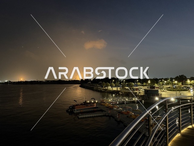 ممشي فى مجمع ذا موف بمدينة الجبيل الصناعية  في المنطقة الشرقية، معلم ترفيهي وتجاري متكامل، مقاهي ومطاعم للعائلات والشباب، وجهة ترفيهية عصرية لكورنيش الجبيل ،أجواء نابضة بالحياة لعام ٢٠٢٥