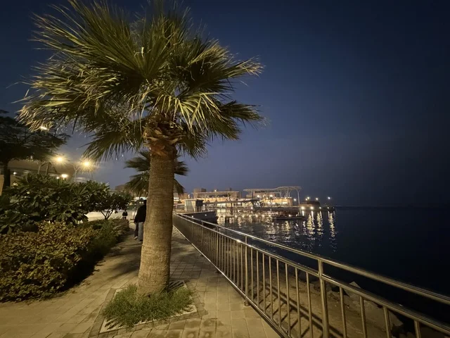 Cafes and restaurants for families and youth on the waterfront at The Move complex in Jubail Industrial City in the Eastern Province, a complete entertainment and commercial landmark, Jubail Corniche, a vibrant atmosphere for 2025.