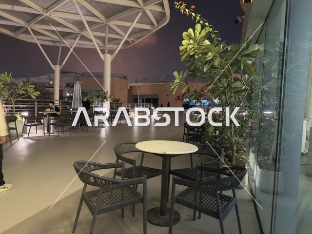 معلم ترفيهي وتجاري متكامل، مقهي فى مجمع ذا موف بمدينة الجبيل الصناعية  في المنطقة الشرقية،  كورنيش الجبيل ، أجواء نابضة بالحياة لعام ٢٠٢٥