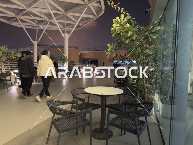 معلم ترفيهي وتجاري متكامل، مقهي فى مجمع ذا موف بمدينة الجبيل الصناعية  في المنطقة الشرقية،  كورنيش الجبيل ، أجواء نابضة بالحياة لعام ٢٠٢٥