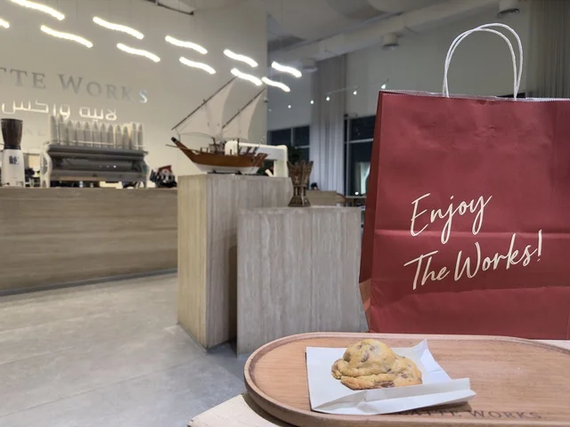 مقهي ومطعم لاتيه وركس  فى مجمع ذا موف بمدينة الجبيل الصناعية  في المنطقة الشرقية،  كورنيش الجبيل ، معلم ترفيهي وتجاري متكامل،  أجواء نابضة بالحياة لعام ٢٠٢٥