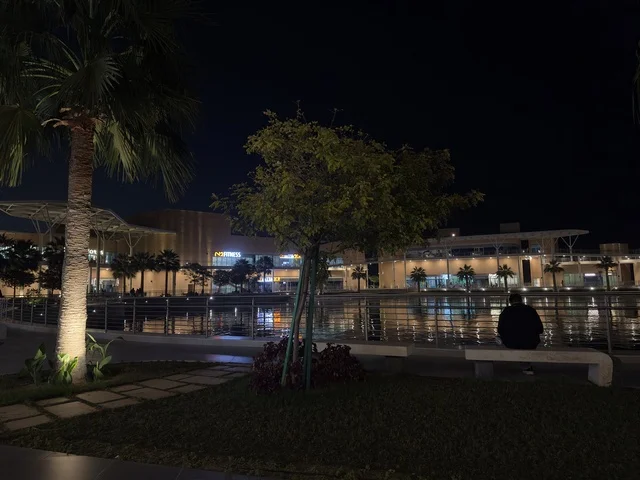 Seating areas on the waterfront of The Move complex in Jubail Industrial City in the Eastern Province, cafes and restaurants for families and youth, a complete entertainment and commercial landmark, a hub for entertainment and shopping, a vibrant atmosphere for 2025.