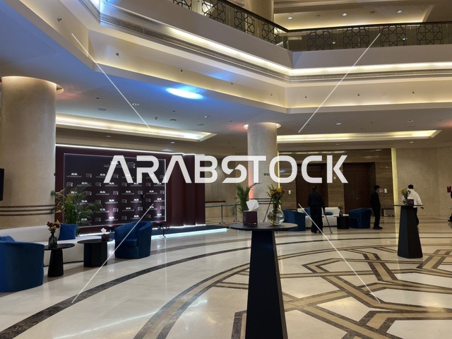 مدخل مركز المؤتمرات فى ختام مهرجان الرياض للمسرح فى مسرح الأميرة نورة بنت عبدالرحمن بالرياض يوم 24 من ديسمبر 2025 ،  ليلة استثنائية تحتفي بالفن والجمال ،  تتويج لنجوم المسرح السعودي، احتفالية فنية كبرى