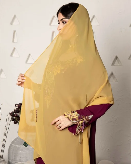 Gold jewelry and accessories, wearing a modern women's outfit, a Saudi Gulf Arab woman wearing an embroidered abaya, beauty, elegance, and attention to external appearance. Gold jewelry and accessories, wearing a modern women's outfit, a Saudi Gulf Arab woman wearing an embroidered abaya, beauty, elegance, and attention to external appearance.