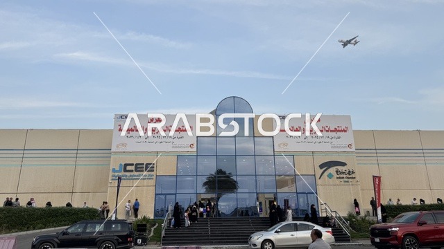 مدخل معرض المنتجات العربية والعالمية بمدينة جدة، 19 من ديسمبر 2025 وحتى 3 من يناير 2026 ،تجمعٌ دولي ضخم لأرقى الصناعات، منصة تسويقية شاملة تجمع ثقافات الشعوب، تجربة تسوق عالمية في عروس البحر الأحمر