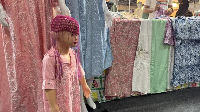 تجربة تسوق عالمية في عروس البحر الأحمر، تجمعٌ دولي ضخم لأرقى الصناعات، منصة تسويقية شاملة تجمع ثقافات الشعوب، معرض المنتجات العربية والعالمية بمدينة جدة، 19 من ديسمبر 2025 وحتى 3 من يناير 2026