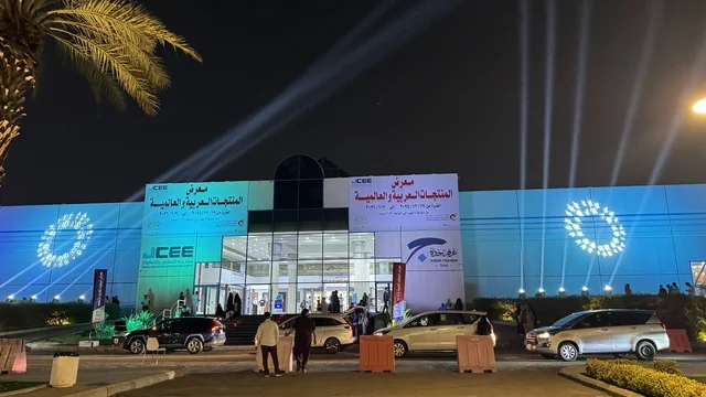 حركة مرور السيارات ، مدخل معرض المنتجات العربية والعالمية بمدينة جدة، 19 من ديسمبر 2025 وحتى 3 من يناير 2026 ،تجمعٌ دولي ضخم لأرقى الصناعات، منصة تسويقية شاملة تجمع ثقافات الشعوب، تجربة تسوق عالمية في عروس البحر الأحمر