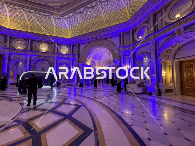 قاعة مؤتمرات فخمة بتصميم عربي أصيل، مستقبل العمل الحر والتقنيات الحديثة في المملكة العربية السعودية، فعاليات ملتقى ريادة الأعمال وأنماط العمل الحديث (DeveGo 2025) في مركز الملك عبدالعزيز الدولي للمؤتمرات بمدينة الرياض، الفترة من 21 وحتى 23 من ديسمبر 2025