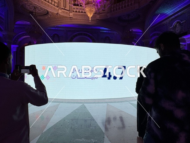 شاشة عرض LED تعرض الاحصائيات والانجازات ، ملتقى ريادة الأعمال وأنماط العمل الحديث (DeveGo 2025) في مركز الملك عبدالعزيز الدولي للمؤتمرات بمدينة الرياض، الفترة من 21 وحتى 23 من ديسمبر 2025 ، مستقبل العمل الحر والتقنيات الحديثة في المملكة العربية السعودية