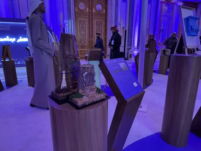 الاستمتاع بمشاريع الشركات الناشئة والأسر المنتجة، تجمع رواد الأعمال والخبراء والزوار ، ملتقى ريادة الأعمال وأنماط العمل الحديث (DeveGo 2025) في مركز الملك عبدالعزيز الدولي للمؤتمرات بمدينة الرياض، الفترة من 21 وحتى 23 من ديسمبر 2025 ، مستقبل العمل الحر والتقنيات الحديثة في المملكة العربية السعودية