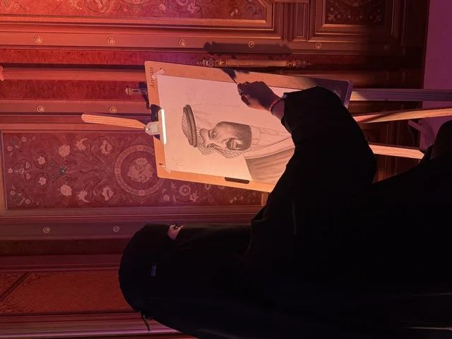A Saudi artist is painting a work of art for the Crown Prince during the events of the Entrepreneurship Forum and Modern Work Styles (DeveGo 2025) at the King Abdulaziz International Conference Center in Riyadh, from December 21 to 23, 2025, bringing together entrepreneurs, experts, and visitors, focusing on the future of freelance work and modern technologies.