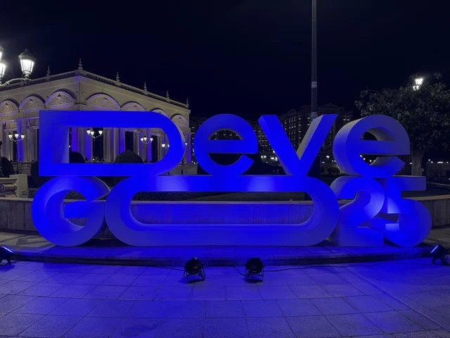 The Entrepreneurship Forum and Modern Work Patterns (DeveGo 2025) will take place from December 21 to 23, 2025, at the entrance of the King Abdulaziz International Conference Center in Riyadh. It will gather entrepreneurs, experts, and visitors to discuss the future of freelance work and modern technologies.