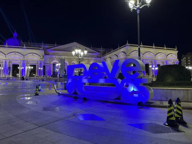 The Entrepreneurship Forum and Modern Work Patterns (DeveGo 2025) will take place from December 21 to 23, 2025, at the entrance of the King Abdulaziz International Conference Center in Riyadh. It will gather entrepreneurs, experts, and visitors to discuss the future of freelance work and modern technologies.