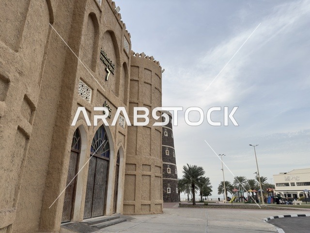 مدخل قاعة الحفلات،  قرية الشعبية التراثية متحف ومطعم بارز يقع على كورنيش الدمام في المملكة العربية السعودية، رحلة عبر الزمن للتعرف على تراث وتقاليد،  مطعم يقدم المأكولات السعودية التقليدية