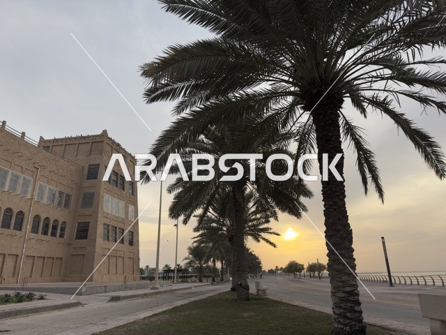 الاهتمام بزراعة أشجار النخيل بجانب القرية الشعبية التراثية متحف ومطعم بارز يقع على كورنيش الدمام في المملكة العربية السعودية، رحلة عبر الزمن للتعرف على تراث وتقاليد،  مطعم يقدم المأكولات السعودية التقليدية