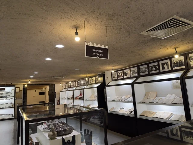 Small artifacts such as pots and vases, the Heritage Village is a prominent museum and restaurant located on the Corniche of Dammam in the Kingdom of Saudi Arabia, a restaurant that offers traditional Saudi cuisine.