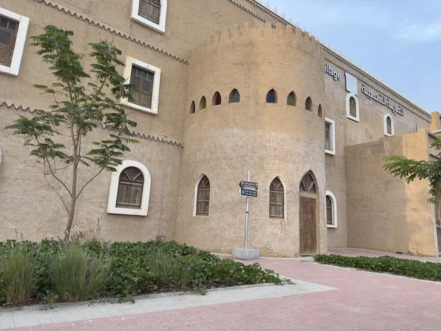A prominent tourist attraction showcasing Saudi heritage, preserving local heritage and presenting it to visitors, the Heritage Village is a notable museum and restaurant located on the Corniche of Dammam in the Kingdom of Saudi Arabia, offering a rural or historical environment.