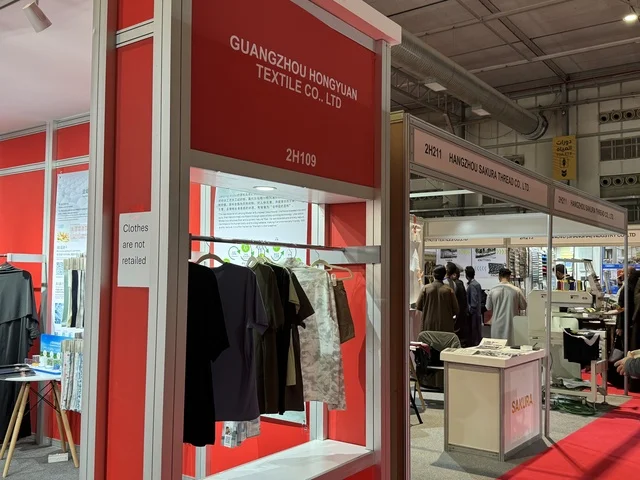 ملابس واقمشة  فى معرض تجاري دولي China Homelife Saudi Arabia Expo يوم  24 من ديسمبر 2025،  المملكة العربية السعودية، الرياض ،  ربط الموردين الصينيين بالسوق السعودي ، منتجات صينية متنوعة  ، فرص استيراد وتوريد،  شراكات أعمال واستثمار