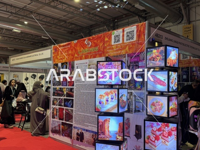 حامل عرض دوار  فى معرض تجاري دولي China Homelife Saudi Arabia Expo يوم  24 من ديسمبر 2025،  المملكة العربية السعودية، الرياض ،  ربط الموردين الصينيين بالسوق السعودي ، منتجات صينية متنوعة  ، فرص استيراد وتوريد،  شراكات أعمال واستثمار