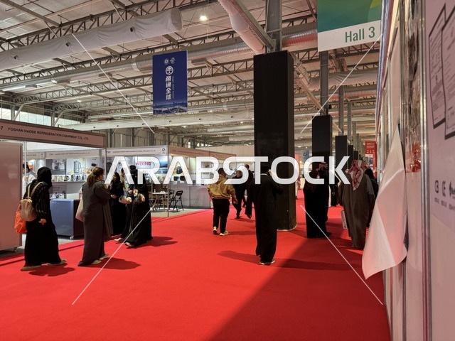 تجمع الزوار فى معرض تجاري دولي China Homelife Saudi Arabia Expo يوم  24 من ديسمبر 2025،  المملكة العربية السعودية، الرياض ، فرص استيراد وتوريد،  ربط الموردين الصينيين بالسوق السعودي  ،  شراكات أعمال واستثمار