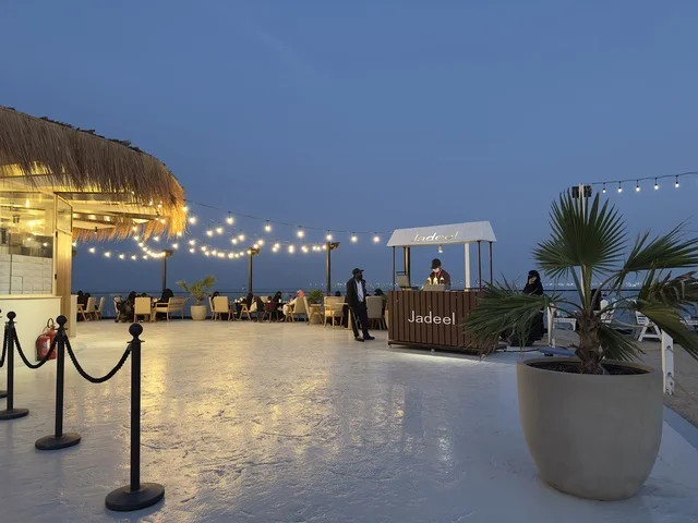 وجهة سياحية وترفيهية بحرية ، تكية بحر فى المنطقه الشرقيه بالدمام يوم ٢٤ من ديسمبر ٢٠٢٥، المملكة العربية السعودية ، مطاعم ومقاهي بإطلالة ساحلية، عروض وأنشطة ترفيهية متنوعة، أجواء عائلية مميزة