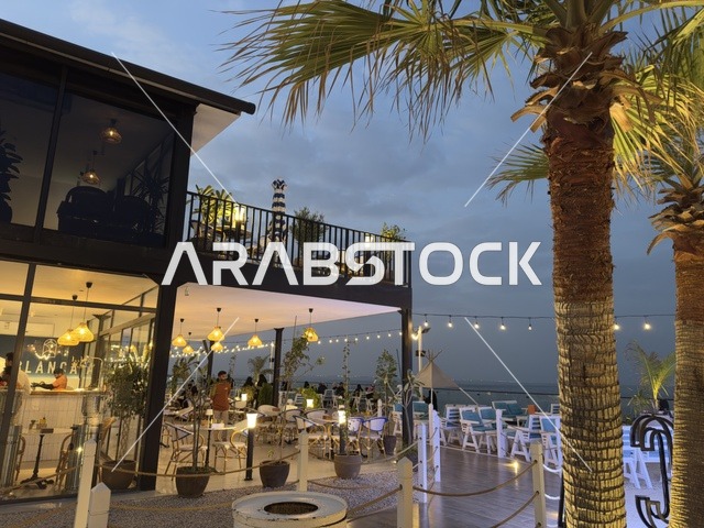 مطاعم ومقاهي بإطلالة ساحلية، وجهة سياحية وترفيهية بحرية ، تكية بحر فى المنطقه الشرقيه بالدمام يوم ٢٤ من ديسمبر ٢٠٢٥، المملكة العربية السعودية ، عروض وأنشطة ترفيهية متنوعة، أجواء عائلية مميزة