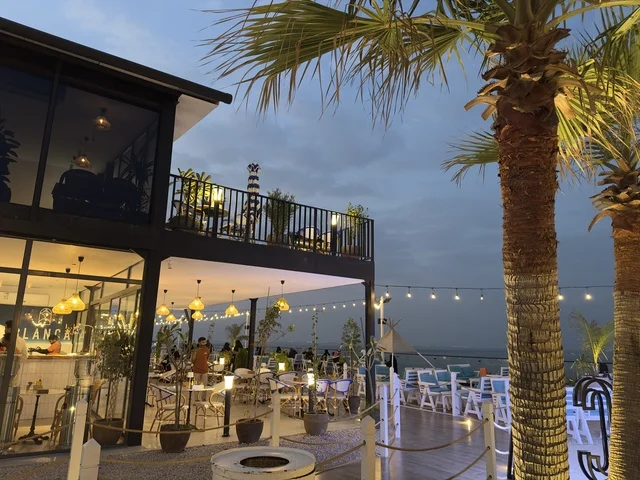 مطاعم ومقاهي بإطلالة ساحلية، وجهة سياحية وترفيهية بحرية ، تكية بحر فى المنطقه الشرقيه بالدمام يوم ٢٤ من ديسمبر ٢٠٢٥، المملكة العربية السعودية ، عروض وأنشطة ترفيهية متنوعة، أجواء عائلية مميزة مطاعم ومقاهي بإطلالة ساحلية، وجهة سياحية وترفيهية بحرية ، تكية بحر فى المنطقه الشرقيه بالدمام يوم ٢٤ من ديسمبر ٢٠٢٥، المملكة العربية السعودية ، عروض وأنشطة ترفيهية متنوعة، أجواء عائلية مميزة