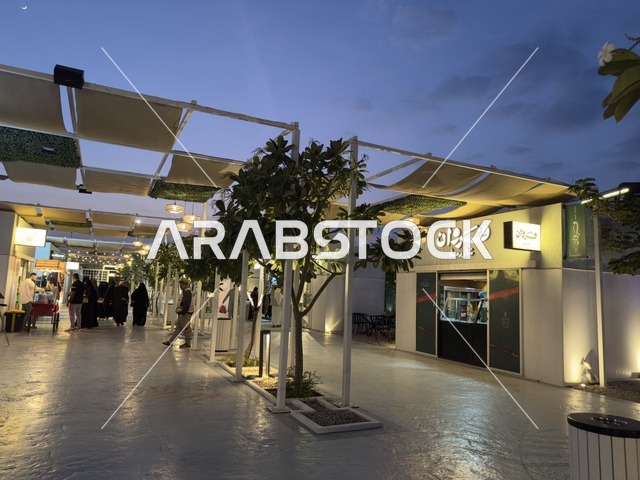 مطاعم ومقاهي بإطلالة ساحلية، وجهة سياحية وترفيهية بحرية ، تكية بحر فى المنطقه الشرقيه بالدمام يوم ٢٤ من ديسمبر ٢٠٢٥، المملكة العربية السعودية ، عروض وأنشطة ترفيهية متنوعة، أجواء عائلية مميزة